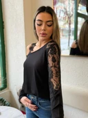 Kadın Tek Omuzu Açık Askılı Dantelli Viskon Bluz - 6