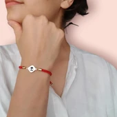 Sembole Özel Kırmızı İpek Örgülü 14 Ayar Altın Plakalı Eşkenar Dörtgenli Hediye Bileklik-326 thumbnail 2