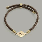 İsme Özel Eşkenar Dörtgenli Kahverengi Örgü İpli 14 Ayar Altın Plakalı Hediye Bileklik-332 thumbnail 1