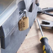 Yale Y150B/40/130/1 - 40mm Şifreli Pirinç Asma Kilit - Standart Koruma- Çelik Halka - 4 Haneli Şifre - 1