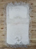 Yenidoğan Bal Peteği Taç Nakışlı Kundaklı Trilüks 3lü Alt Açma Seti thumbnail 2