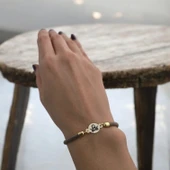 Sembole Özel Kahverengi Örgü İpli 14 Ayar Altın Plakalı Oval Figürlü Hediye Bileklik-341 thumbnail 1