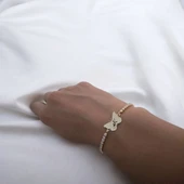 Harfe Özel 14 Ayar Altın Plakalı Kelebek Figürlü Zincirli Beyaz Taş Desenli Hediye Bileklik-342 thumbnail 2