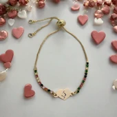 Harfe Özel 14 Ayar Altın Plakalı Kalp Figürlü Zincirli Renkli Taş Desenli Hediye Bileklik-348 thumbnail 1