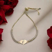 Harfe Özel 14 Ayar Altın Plakalı Kalp Figürlü Zincirli Beyaz Taş Desenli Hediye Bileklik-350 thumbnail 1