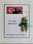 64 Adet Kişiye Özel Asker Kına Hatırası Dağıtmalık Hediyelik Yeşil Anahtarlık ve Paketlenmiş Kına thumbnail 1