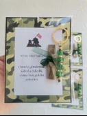 64 Adet Kişiye Özel Asker Kına Hatırası Dağıtmalık Hediyelik Yeşil Anahtarlık ve Paketlenmiş Kına thumbnail 7
