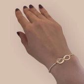 Harfe Özel 14 Ayar Altın Plakalı Sonsuzluk ve Kelebek Figürlü Zincirli Beyaz Taş Desenli Hediye Bileklik-361 thumbnail 1