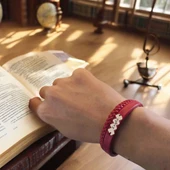 İsme Özel Hayat Döngüsü Figürlü Koyu Kırmızı Derili 14 Ayar Altın Plakalı Hediye Bileklik-373 thumbnail 3