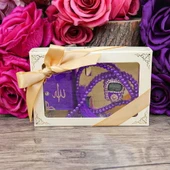 Hediyelik Mini Kur'an-ı Kerim & Lüks Taşlı Zikirmatik & İnci Tesbih Hediye Seti (2,5 * 4,5 * 5,5 cm  125 gr ) - Mor - 4