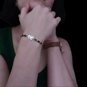 İsme Özel Kuş Figürlü Zincirli Siyah Taş Desenli 14 Ayar Altın Plakalı Hediye Bileklik-378 thumbnail 3