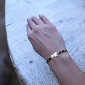 İsme Özel Kuş Figürlü Zincirli Siyah Taş Desenli 14 Ayar Altın Plakalı Hediye Bileklik-378 thumbnail 2