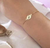 Harfe Özel 14 Ayar Altın Plakalı Oval Figürlü Altın Renkli Zincirli Hediye Bileklik-399 thumbnail 2