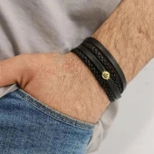 Yuvarlak Figürlü Taç Temalı Erkeklere Özel Hakiki Siyah Derili 14 Ayar Altın Plakalı Hediye Bileklik-398 thumbnail 2