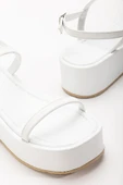 861-1027 Beyaz Dolgu Topuk Kadın Sandalet thumbnail 3