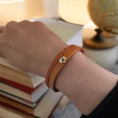 Sembole Özel Doğal Kahverengi Derili 14 Ayar Altın Plakalı Kalp Figürlü Hediye Bileklik-401 thumbnail 1