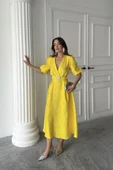 Sarı Işıltılı Kemerli Kruvaze Elbise thumbnail 2