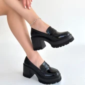 Janes Siyah Rugan Dolgu Topuk Ayakkabı thumbnail 4