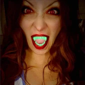 Fosforlu Çift Damak Takma Vampir Dişi thumbnail 4