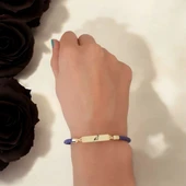 Harfe Özel 14 Ayar Altın Plakalı Dikdörtgen Figürlü Doğal Mor Derili Hediye Bileklik-412 thumbnail 2