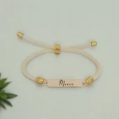 İsme Özel Dikdörtgen Motifli Beyaz İpek Örgülü 14 Ayar Altın Plakalı Hediye Bileklik-413 thumbnail 1