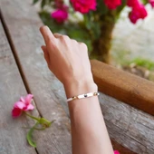 Sembole Özel Beyaz İpek Örgülü 14 Ayar Altın Plakalı Dikdörtgen Motifli Hediye Bileklik-413 thumbnail 2