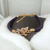 Harfe Özel 14 Ayar Altın Plakalı Kuş Motifli Doğal Mor Derili Doğum Günü Hediyesine Özel Bileklik-416 thumbnail 1