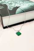 LitaeTrend Malakit Doğal Taşı Zincirli El Yapımı Kolye Uç: 1,5 cm Zincir: 20 cm Kutulu thumbnail 7
