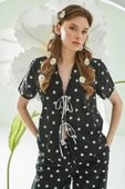 Siyah Papatya Desenli Önden Bağlamalı Pijama Takımı thumbnail 1