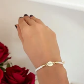İsme Özel Oval Motifli Beyaz İpek Örgülü 14 Ayar Altın Plakalı Hediye Bileklik-424 thumbnail 2