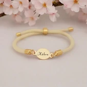 İsme Özel Oval Motifli Beyaz İpek Örgülü 14 Ayar Altın Plakalı Hediye Bileklik-424 thumbnail 1