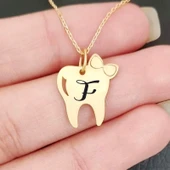 Harfe Özel 14 Ayar Altın Plakalı Diş ve Fiyonk Motifli Altın Renkli Zincirli Hediyelik Kolye-450 thumbnail 2