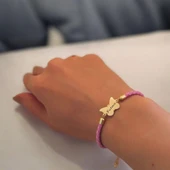 İsme Özel Kelebek Motifli Doğal Pembe Derili 14 Ayar Altın Plakalı Hediye Bileklik-455 thumbnail 2