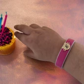 Harfe Özel 14 Ayar Altın Plakalı Ayıcık Motifli Doğal Pembe Derili Hediye Bileklik-458 thumbnail 2