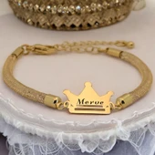 İsme Özel Taç Figürlü Hasır Kordonlu 14 Ayar Altın Plakalı Hediye Bileklik-464 thumbnail 1