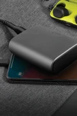 ComPac 35 10.000 mAh Dijital Göstergeli 35W Type-C 22.5W USB Çıkışlı PD Hızlı Şarj Powerbank - Koyu Gri thumbnail 4