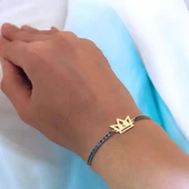 Sembole Özel Mavi Taş Desenli Zincirli 14 Ayar Altın Plakalı Taç Figürlü Hediye Bileklik-466 thumbnail 4