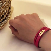 Harfe Özel 14 Ayar Altın Plakalı Taç Figürlü Koyu Kırmızı Derili Hediye Bileklik-470 thumbnail 2