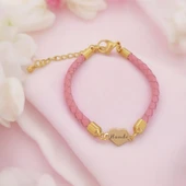 İsme Özel Kalp Motifli Doğal Pembe Derili 14 Ayar Altın Plakalı Hediye Bileklik-473 thumbnail 1