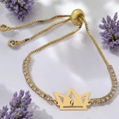 Harfe Özel Zincirli 14 Ayar Altın Plakalı Taç Motifli Beyaz Taş Desenli Hediye Bileklik-471 thumbnail 1