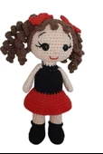 Kırmızı Siyah Öğrenci Kız Bebek Amigurumi Organik Anahtarlık Oyuncak - 1