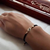 Sembole Özel Siyah İpek Örgülü 14 Ayar Altın Plakalı Kalp Motifli Hediye Bileklik-475 thumbnail 2