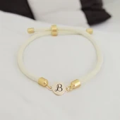 Harfe Özel 14 Ayar Altın Plakalı Yuvarlak Figürlü Beyaz Örgü İpli Hediye Bileklik-476 thumbnail 1