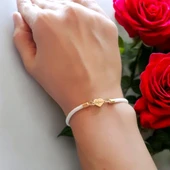 İsme Özel Kalp Figürlü Beyaz İpek Örgülü 14 Ayar Altın Plakalı Hediye Bileklik-478 thumbnail 2