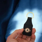 Harfe Özel 14 Ayar Altın Plakalı Yuvarlak Figürlü Hakiki Siyah Derili Hediyelik Anahtarlık-485 thumbnail 2