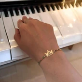Harfe Özel Zincirli 14 Ayar Altın Plakalı Taç Motifli Renkli Taş Desenli Hediye Bileklik-489 thumbnail 2