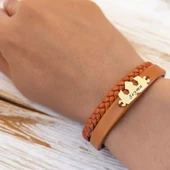 İsme Özel Taç Figürlü Hakiki Kahverengi Derili 14 Ayar Altın Plakalı Hediye Bileklik-491 thumbnail 4