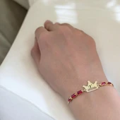 Harfe Özel 14 Ayar Altın Plakalı Taç Figürlü Kırmızı Taş Desenli Zincirli Hediye Bileklik-496 thumbnail 2