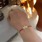 Harfe Özel 14 Ayar Altın Plakalı Taç Figürlü Kırmızı Taş Desenli Zincirli Hediye Bileklik-496 thumbnail 3