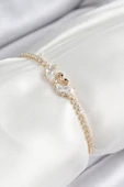 Pirinç Zirkon Taşlı Kuğu Model Gold Renk Asansörlü Kadın Bileklik - TJ-BB7464 - 1